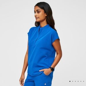 FIGS Scrub Top *BRAND NEW*
